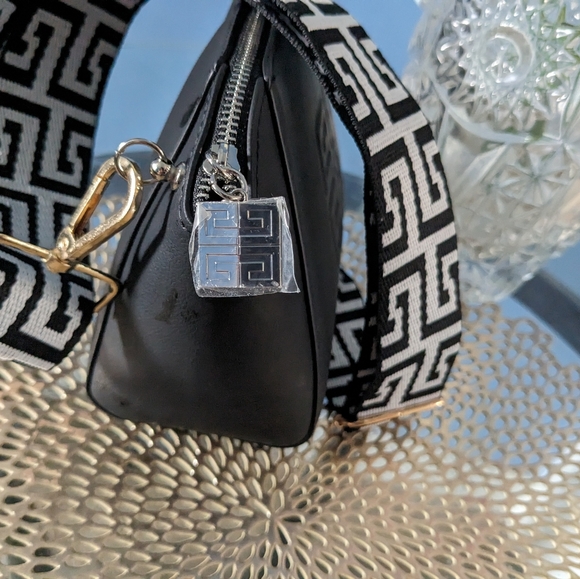 Givenchy - Picture 6 of 15